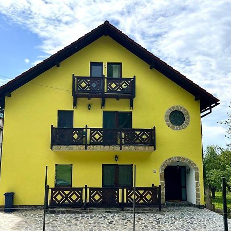 Yellow House Bran  Exterior foto