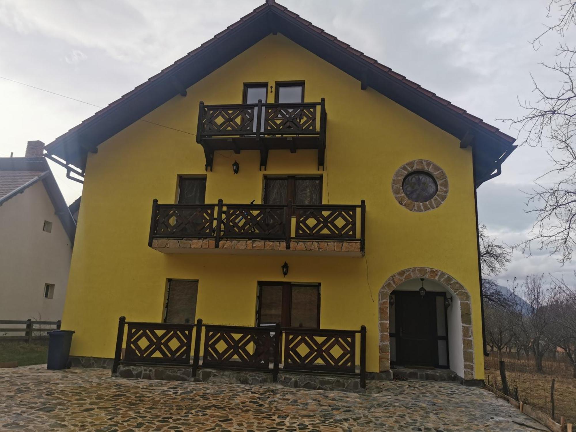 Yellow House Bran  Exterior foto
