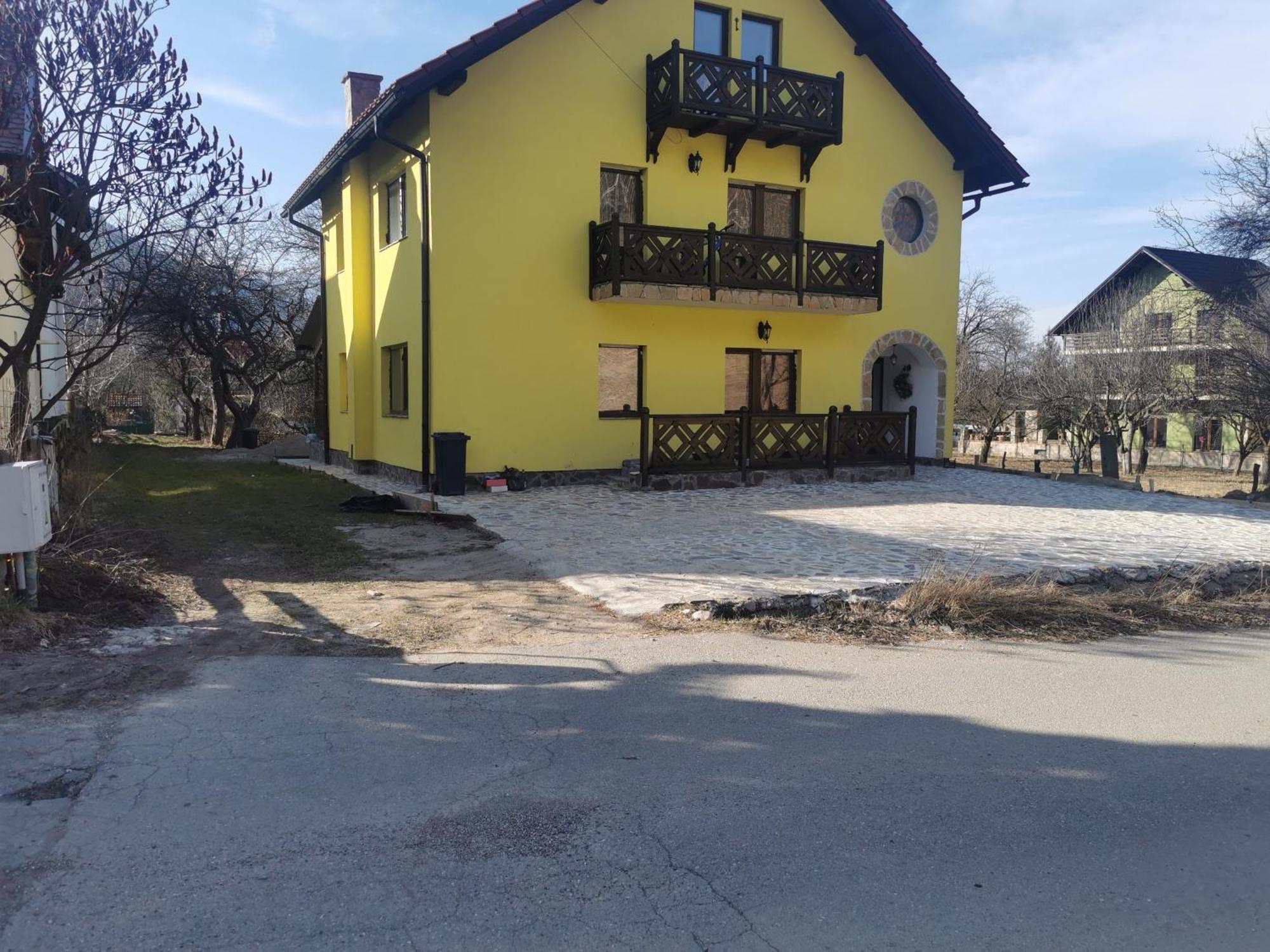 Yellow House Bran  Exterior foto
