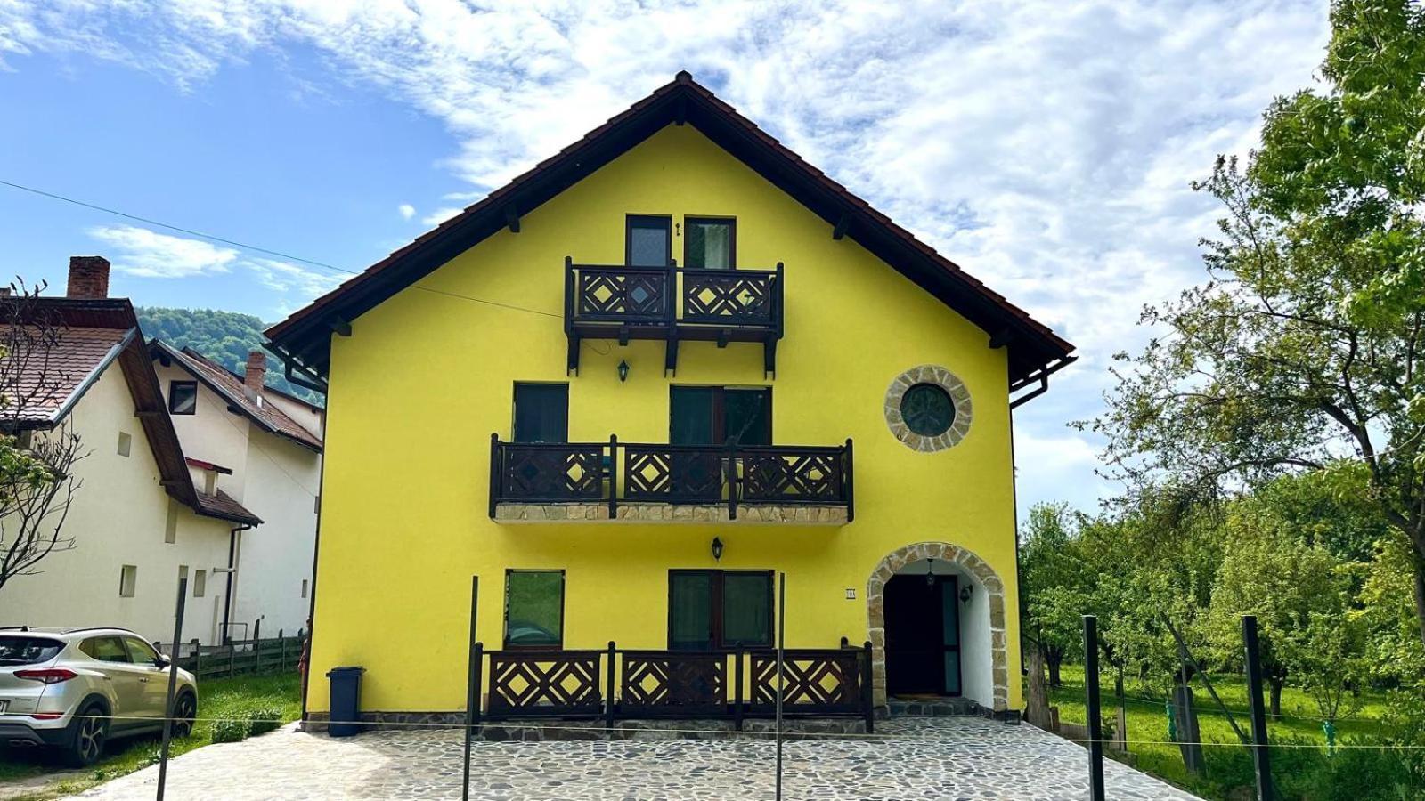 Yellow House Bran  Exterior foto